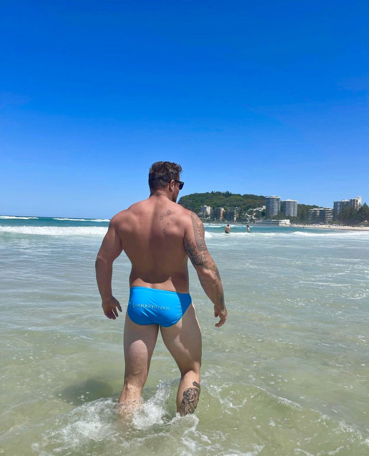 Porno lesbica brasileira seduzindo Coroa gozando e gemendo