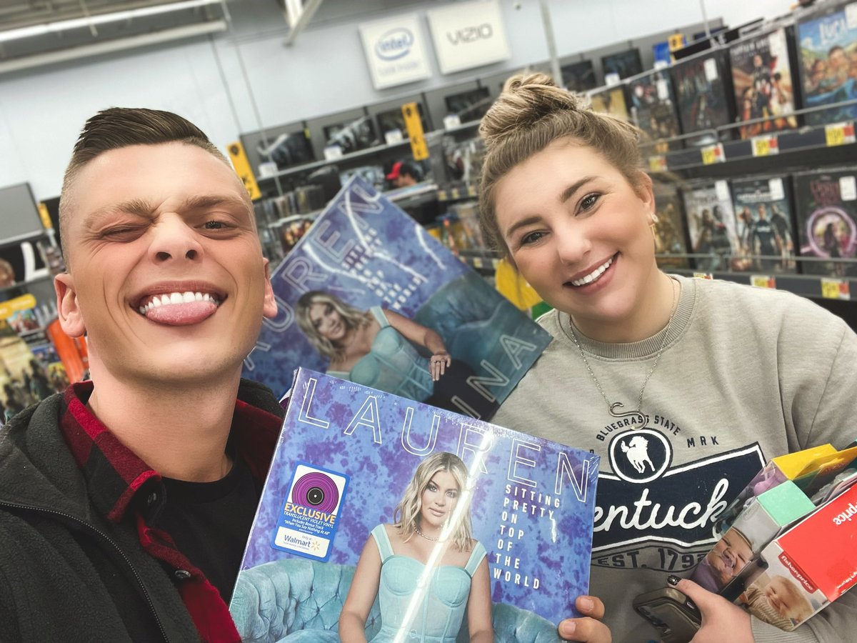 austinnreeed's tweet image. SECURE THE BAG 💼 

@laurenalaina
#gettingoverhim