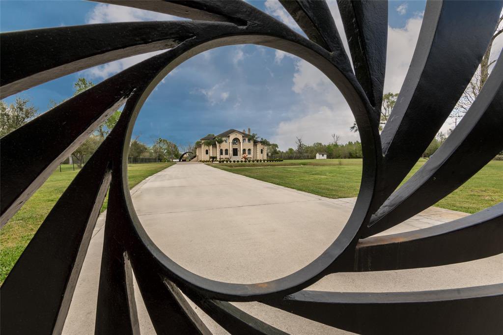 DenzoSoHouston's tweet photo. JANUARY 1st 2022 ๐ฅ
Mansion Masquerade Party
#LegendaryNewYears ๐
- 10 Acres of Land
- Red Carpet Arrivals
- Special Guest Performances
-Full Bar & Chef + MORE !
*DRESS TO IMPRESS EVENT*
LIMITED ๐ in bio NOW
#partywiththewinningteam https://t.co/qCXAXfkCT7