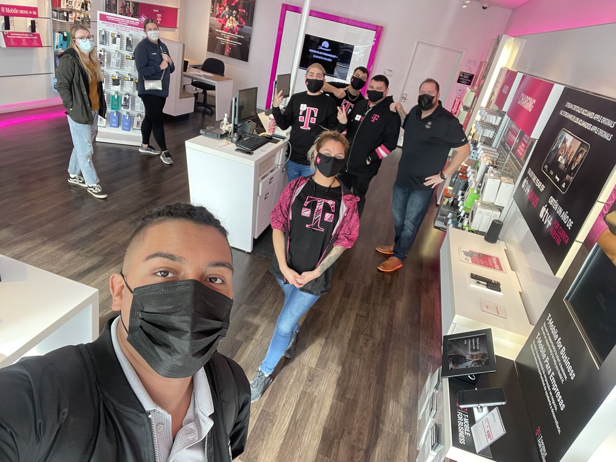 DarianWV's tweet photo. Great visits today with @Bmcalis. Spent some time with one of our newest leaders Santana and his crew. https://t.co/sP7CiroIlu