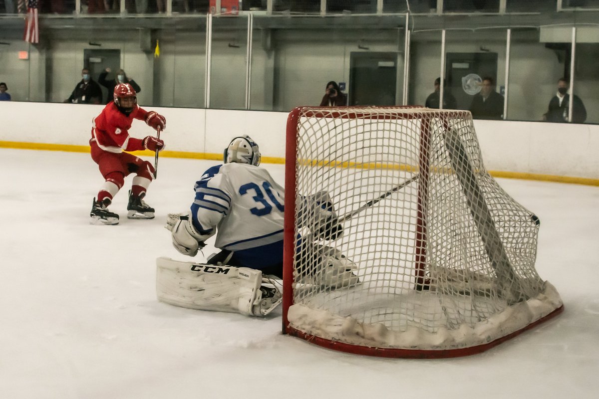 nahshockey's tweet photo. Big night for the boys. 7-0 win over Attleboro. @21Crowd was electric...again.

#8 🚨🚨🚨🍏🍏🍏
#7 🚨🚨🍏🍏
#6 🚨🍏🍏🍏
#18 🍏🍏
#4  🚨
#17 🍏

#1 🚪

Congrats:
#4 Kaden Burns - 1st varsity goal
#1 Nate Kelly  - Closed the door earning his first varsity shutout

#GoBigRed https://t.co/iRYCju82sR