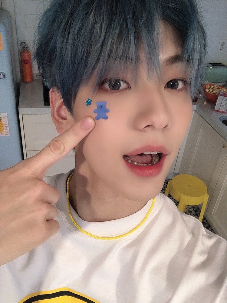 plus_moa_'s tweet photo. 알수빈 셀카는 다 레전드임 https://t.co/c0kDpi1yos