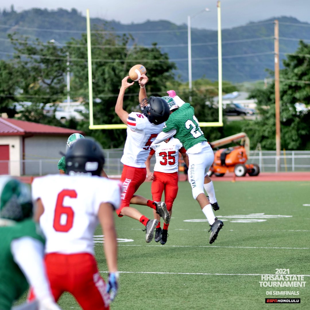 ESPNHonolulu's tweet photo. The Kapa‘a Warriors stay undefeated against Hawaii Prep, and will move on to play the winner of the KS-Maui vs Kaiser game for the First Hawaiian Bank D2 HHSAA State Championship.

#hawaiifootball #hawaii #Wednesdayfootball #highschoolfootball 

📸: @RahJaja08 https://t.co/YEVkQxyEXp