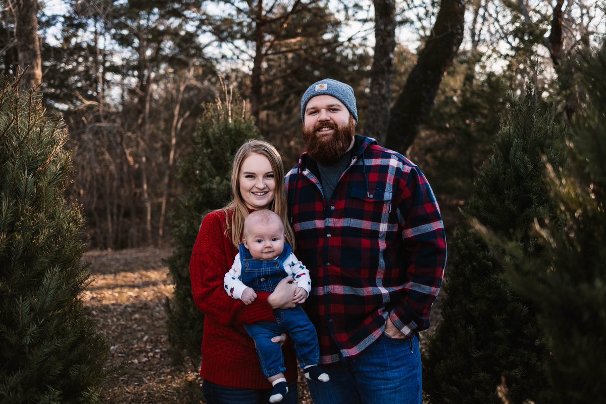 DrewMcBeth92's tweet photo. The McBeth’s 🎄 https://t.co/zteGot0EUD