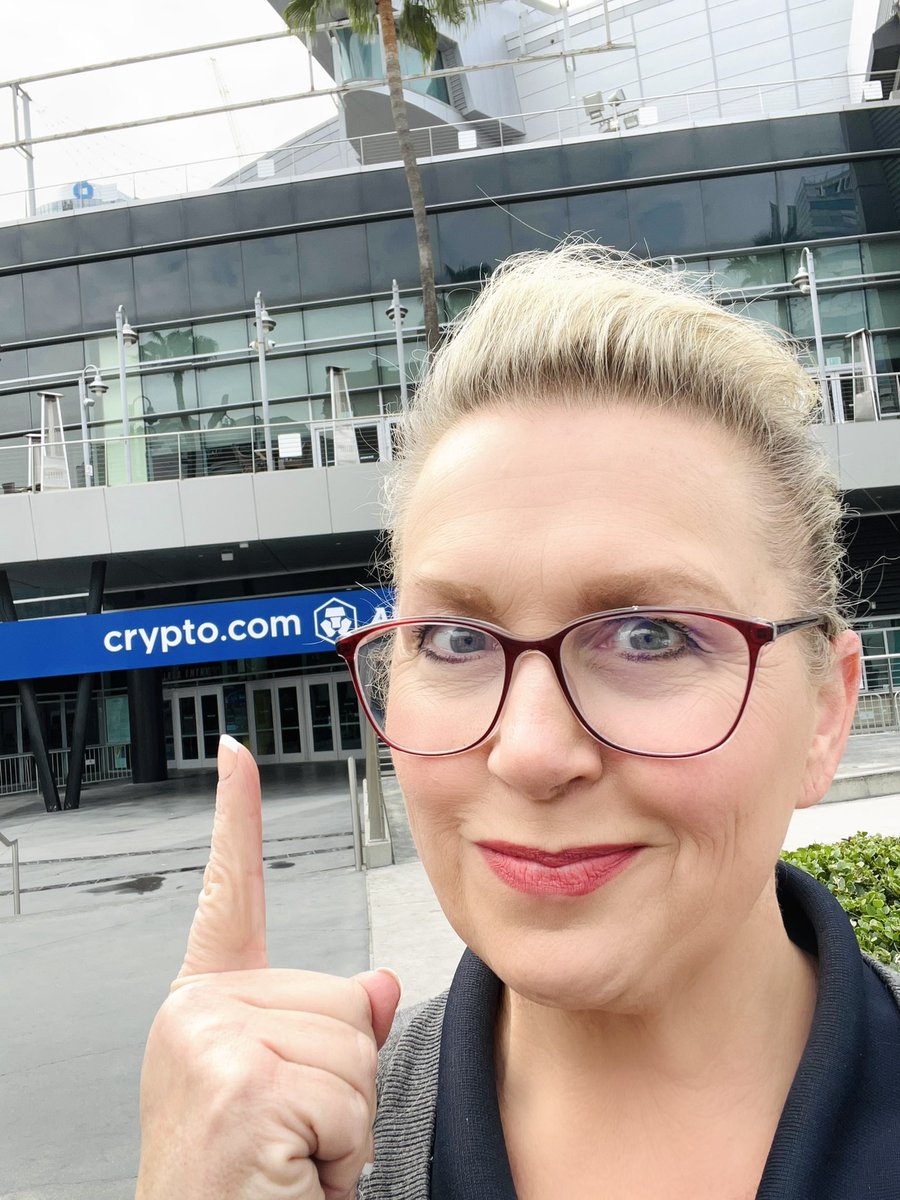 AnaheimTourCo's tweet photo. Just spotted this morning- new sign at (#StaplesCenter) @cryptocomarena Who thinks they’ll remember to call it this??! I hope I can but idk… #alwaysthestaplescentertome @happeninginDTLA @Lakers @LAClippers @LAKings https://t.co/xhga87UCDz