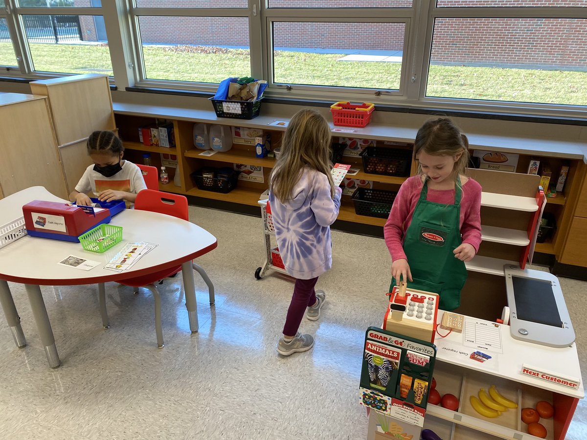 jovteach's tweet photo. The highlight of the day…or possibly the school year…was playing in Kindertown for the first time! We can’t wait to come back after break for more fun! #LetThemPlay #WEStandTogether #becomebelongNYCSD @WESpolarbears https://t.co/V4PX77UJIY