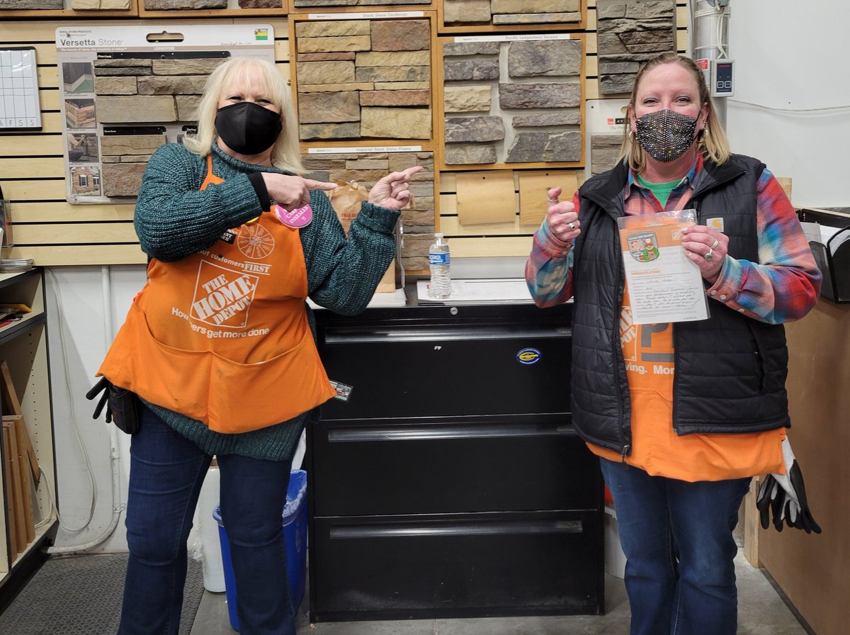 HDRoylene's tweet photo. Woohoo!!  Look who sold over half of our sales plan for the day!!  Great job Wendy on your $21,000 sale!!  You go girl!!! @WendyNelson3210 @TheHDCas @TeresaHRHD @3210Roni @hdmikelewellen @TJ77HD https://t.co/mcH571yzep