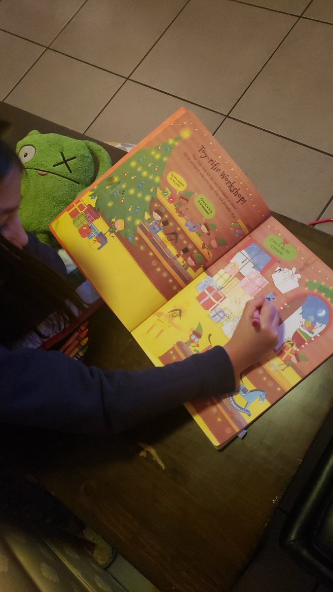 Michellepj512's tweet photo. @Jayecane Coloring with my tiny person. https://t.co/0h7BD1Qoqy