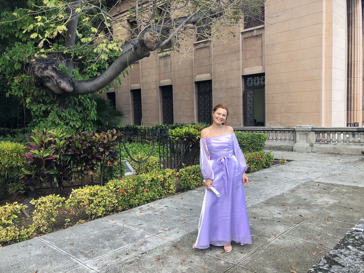 _unicorn_fly's tweet photo. Oficialmente graduada👩🏻‍🎓💜 https://t.co/GNgOHFIUB3