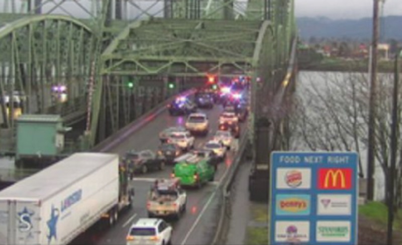 KOINNews's tweet photo. SB I-5 closed at Interstate Bridge for police activity  https://t.co/zZhzWBsbn1 https://t.co/k4UopQPkPb