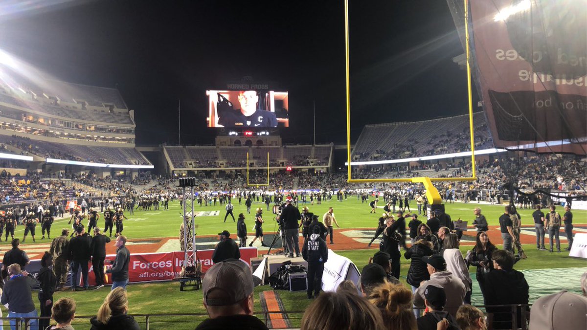 UnfilteredKCOU's tweet photo. Armed Forces bowl with the entirety of Unfiltered, 2/3 of @KCOUunwritten, all of @KCOUMusicalRC and 1/2 of @CupOfBroShow https://t.co/OFbaqd3aX0