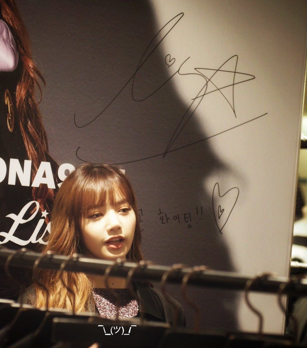 🌸 thinking about (@lalisamyflower) on Twitter photo 