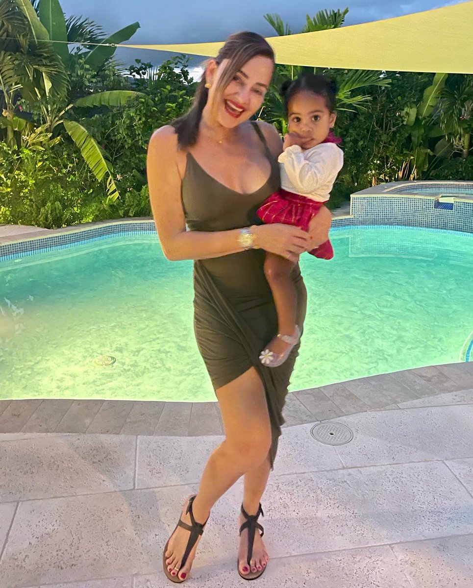 annmarievazja's tweet photo. ’Tis the season for family 🇯🇲🎄♥️
#FamilyTime
#ChelsTime 
#myPrincesses 
#BlessednThankful
#JamaicanGirls
#Xmas2021 https://t.co/sxlVuXZJ31