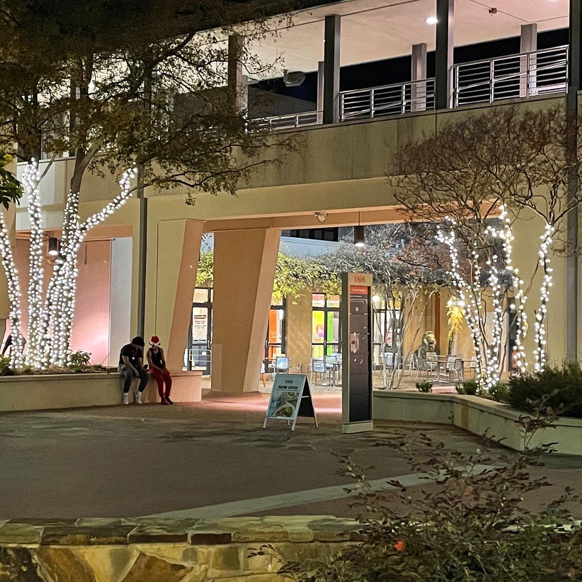 UTSA's tweet photo. Merry and bright ✨

#UTSA #TwinkleLights https://t.co/mq5PCjiLLU