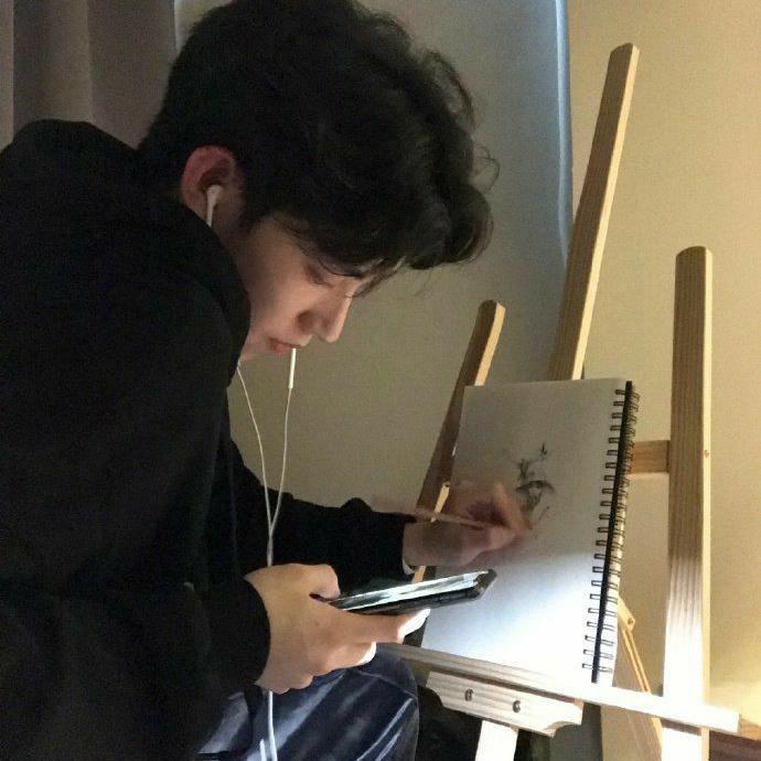 dzllknizs's tweet photo. #ChristmasUniRC #Challenge03
é sobre passar a maior parte do tempo no chalé com ele https://t.co/8iyJXRNrjK