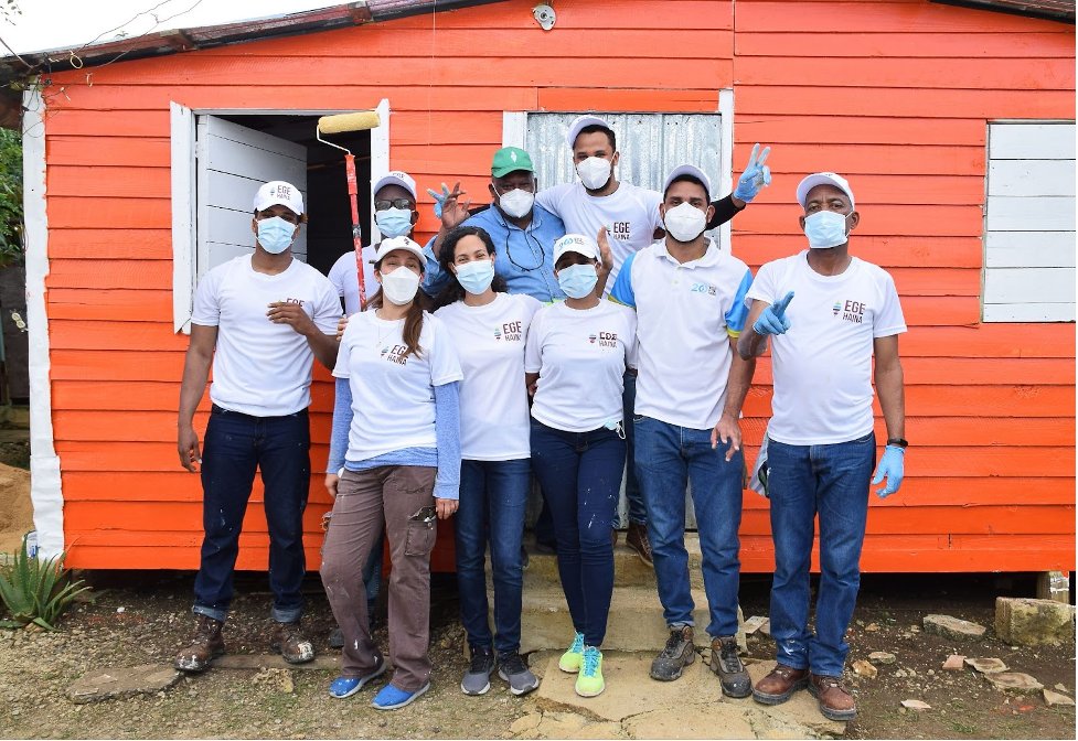 EGEHAINA's tweet photo. La solidaridad dijo presente en nombre de #EGEHaina, gracias a un grupo de voluntarios conformado por colaboradoras y colaboradores de la empresa, quienes participaron en el Pintatón Solidario organizado por #TechoRD. https://t.co/LSUSxXejze