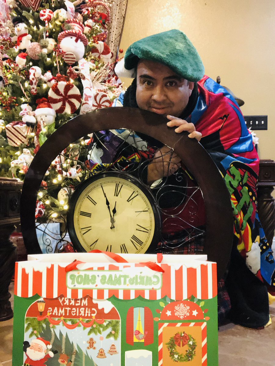 nightbodega's tweet photo. A short fun filled @The_Dorksmen episode with guest @austin__keel. Don’t get Clint a boat or gift card. Then we hear them talk favorite & least favorite movies. Response to #AskManny, a holiday cheer drink is anything you like to drink. I do watch the clock though 😉🎅 Merry Xmas https://t.co/AMJGc7hH32