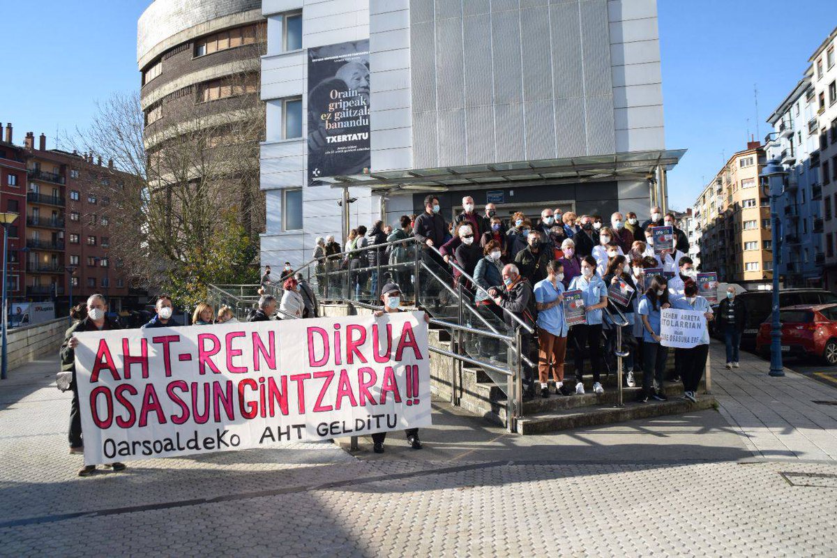 AHT-ren DIRUA OSASUNGINTZARA!!!
Gaur Oreretako osasun etxean egindako aldarrikapen eta elkartasun keinua
