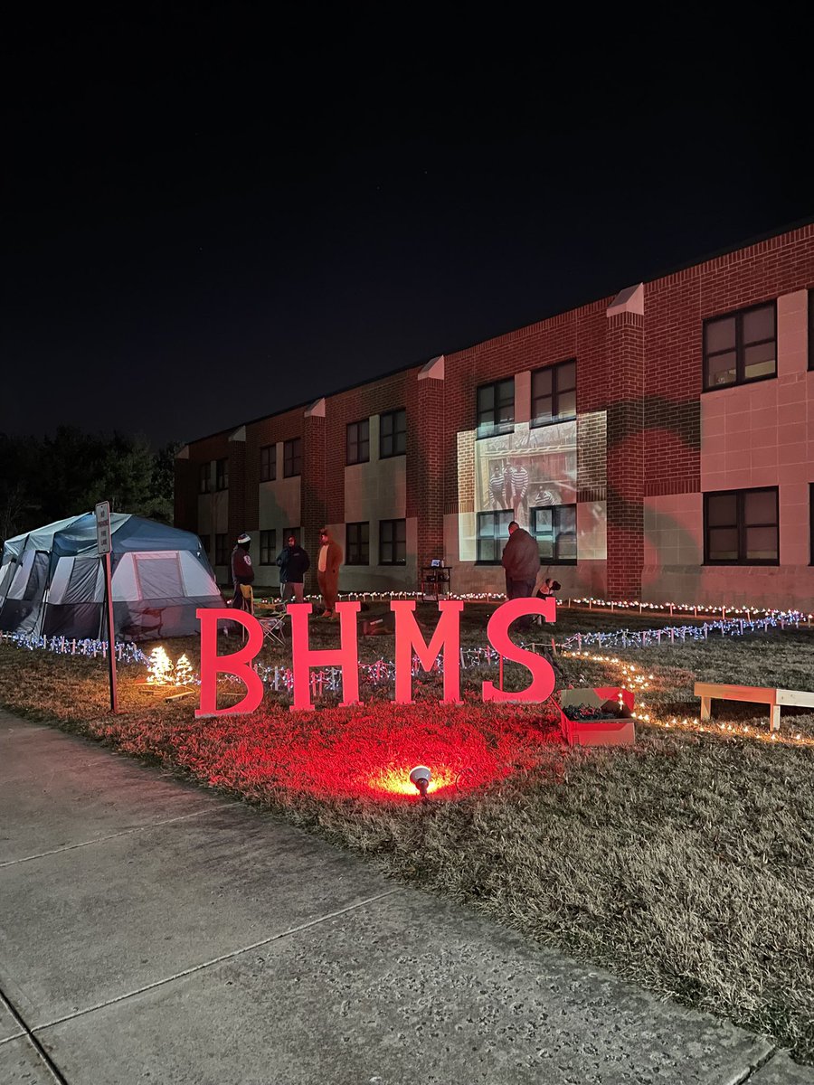 Bunker Hill Middle tweet media