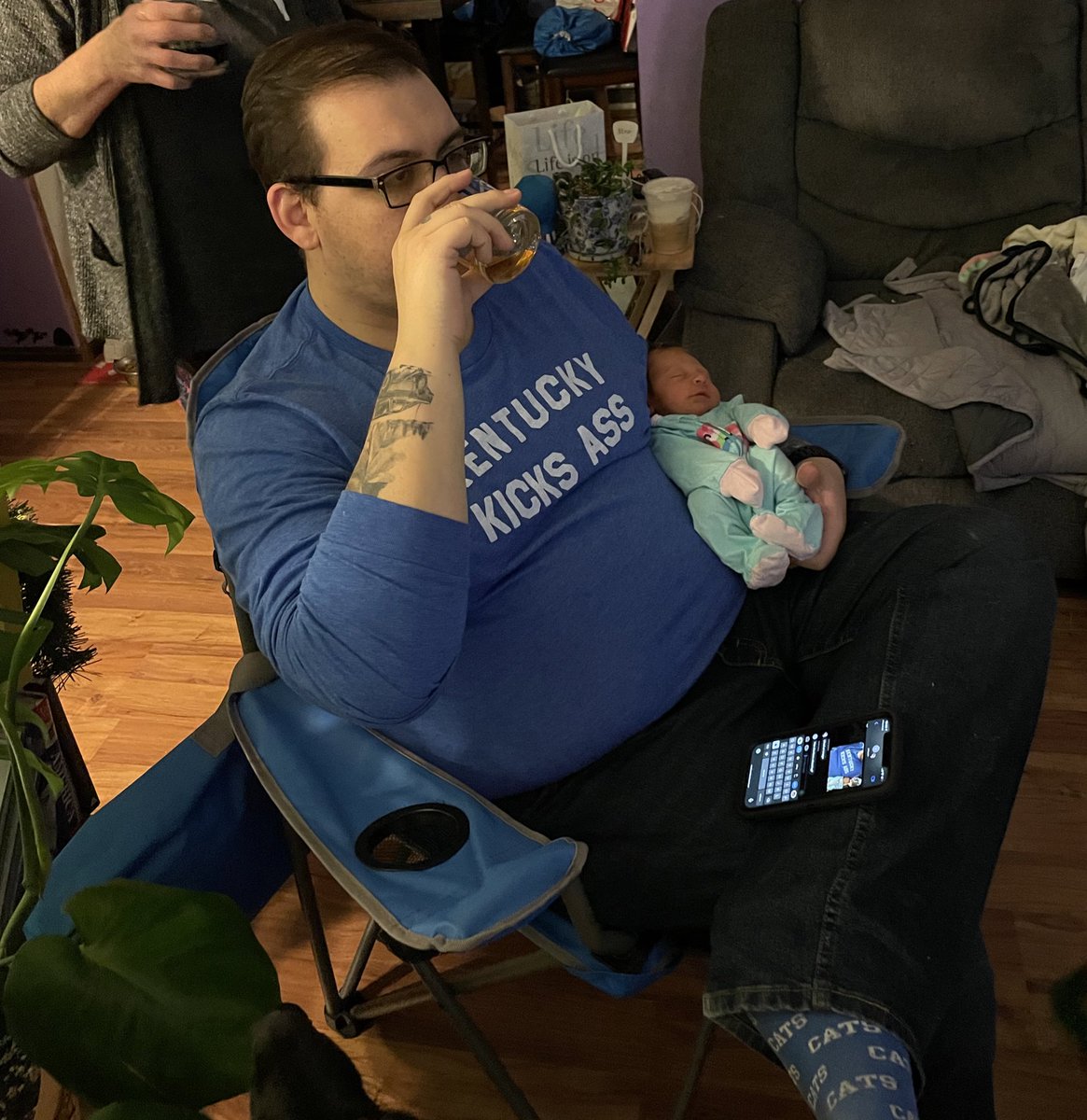 PUNCHNAZIS247's tweet photo. Watching WKU/UK with my little girl. Thanks for the sweet merch, @KYforKY! #KentuckyStrong #BBN #GoCayts @KySportsRadio https://t.co/P1qQgiP0Tg