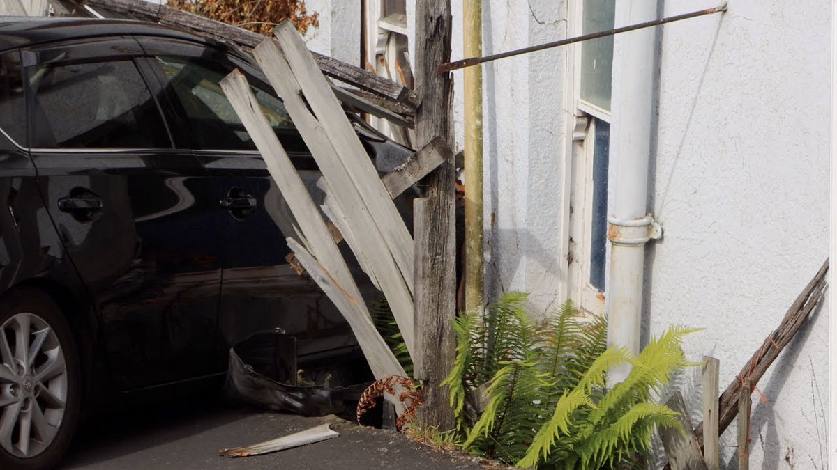 van_antics's tweet image. car vs house Chapman st dunedin  2021 
Video youtu.be/x_cw9jn05XQ