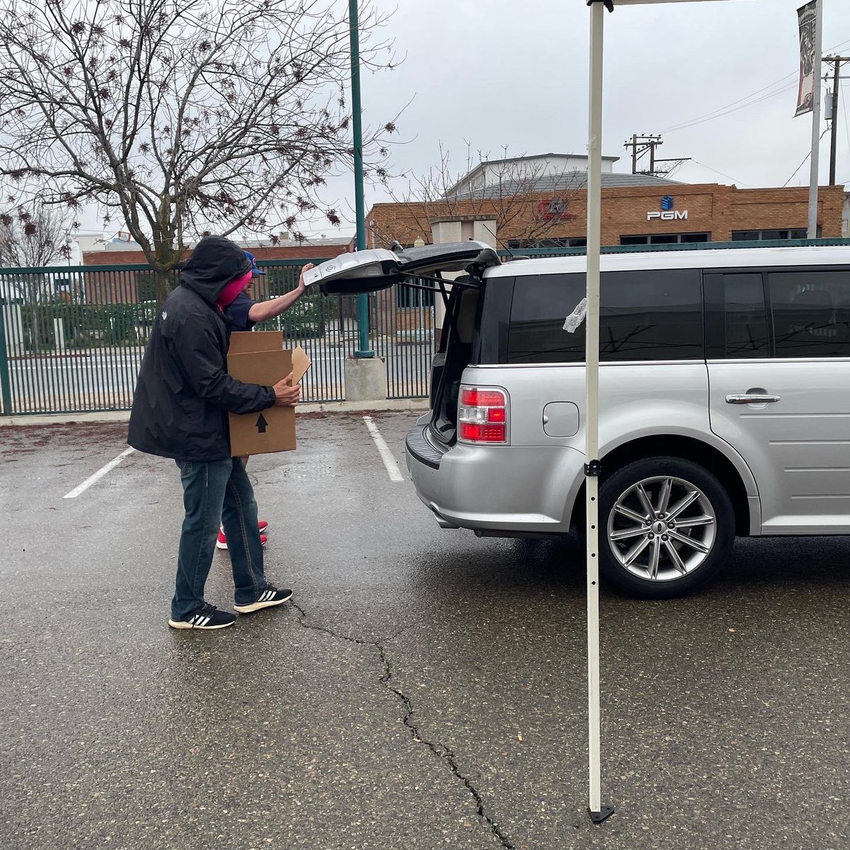 Fresno Grizzlies (@fresnogrizzlies) on Twitter photo ICYMI - former big league pitcher and <a href="/FresnoStateBSB/">Diamond 'Dogs</a> alum Matt Garza (<a href="/Gdeuceswild/">Matt garza</a>) gave out 300+ boxed food packages across Fresno this afternoon, including at Chukchansi Park! Thank you for helping out our community! ICYMI - former big league pitcher and <a href="/FresnoStateBSB/">Diamond 'Dogs</a> alum Matt Garza (<a href="/Gdeuceswild/">Matt garza</a>) gave out 300+ boxed food packages across Fresno this afternoon, including at Chukchansi Park! Thank you for helping out our community!