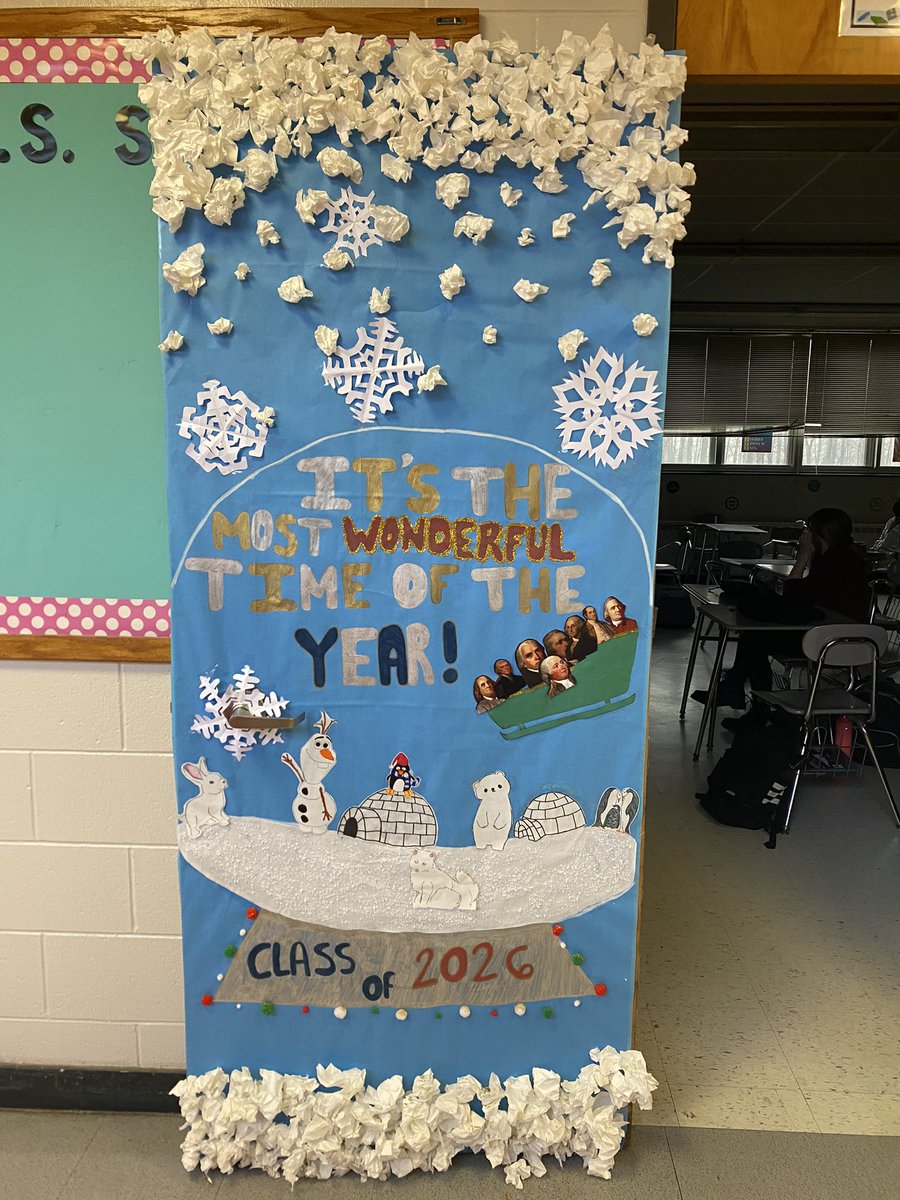 ms_devito_baims's tweet photo. My homeroom did an AMAZING job on our classroom door ❄️🎄❤️ https://t.co/gBryKg2WjU