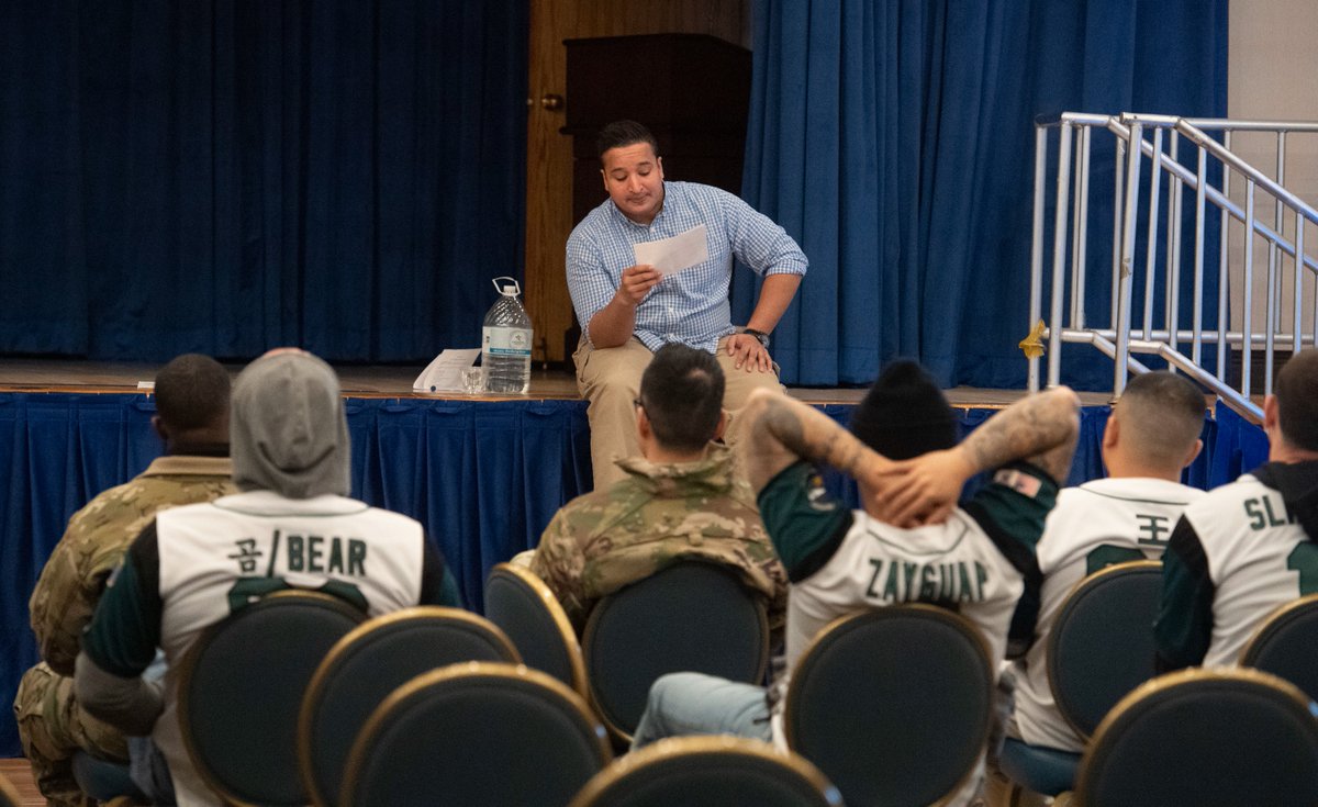 #TeamOsan hosted a Decompression Day event to discuss emotional intelligence and strategies to improve and continue to uphold and promote a healthy home/work balance. #StrongerTogether 🇺🇸✈️