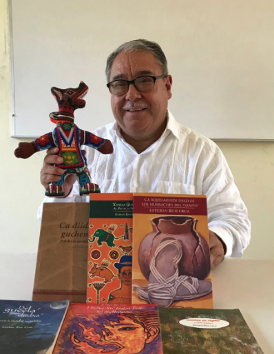ucuvi_c_vivas's tweet photo. 📚¡Descarga el poemario "Ca guichu guendarieedasiló / Las espigas de la memoria" del escritor zapoteco Esteban Ríos Cruz! 

👉 https://t.co/vUaoOTS1Zb

#CartografíaDeSabores🔸#Mecate. Transmitimos Cultura https://t.co/Fd65XsQihl