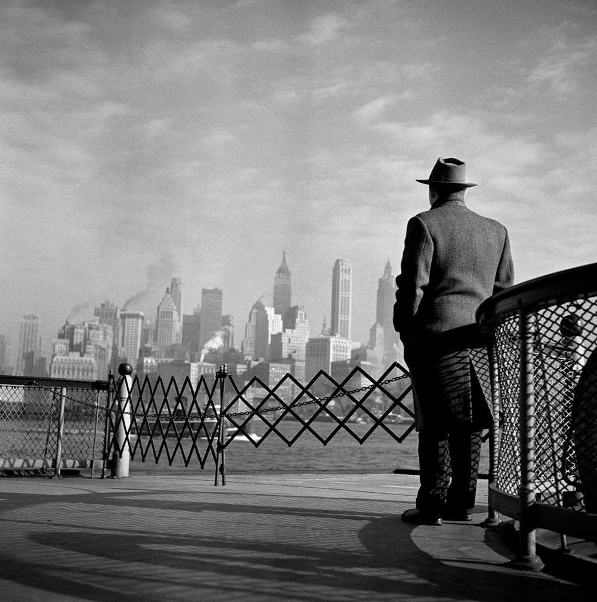 MaraRiv2's tweet photo. Burt Glinn - View of Lower Manhattan from the Staten Island Ferry. New York City 1951 https://t.co/xLLlqvaCVP