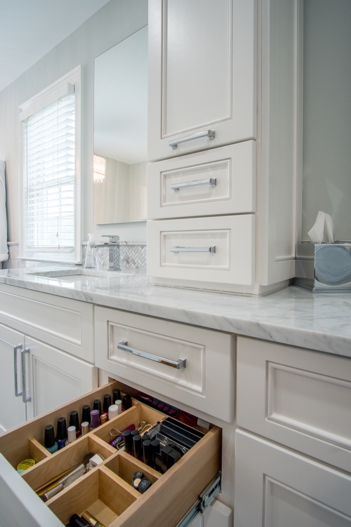 CCFFcompany's tweet photo. Custom-made organized drawers are not only for the kitchen but the bathroom as well. As the house's second most important living space, it is worth the upgrade! 🌟
#creativecabinetsff #bathroomdesign #bathroominspo #bathroomgoals #bathroomdesignplan #bathvanity https://t.co/FmnKLc56dZ
