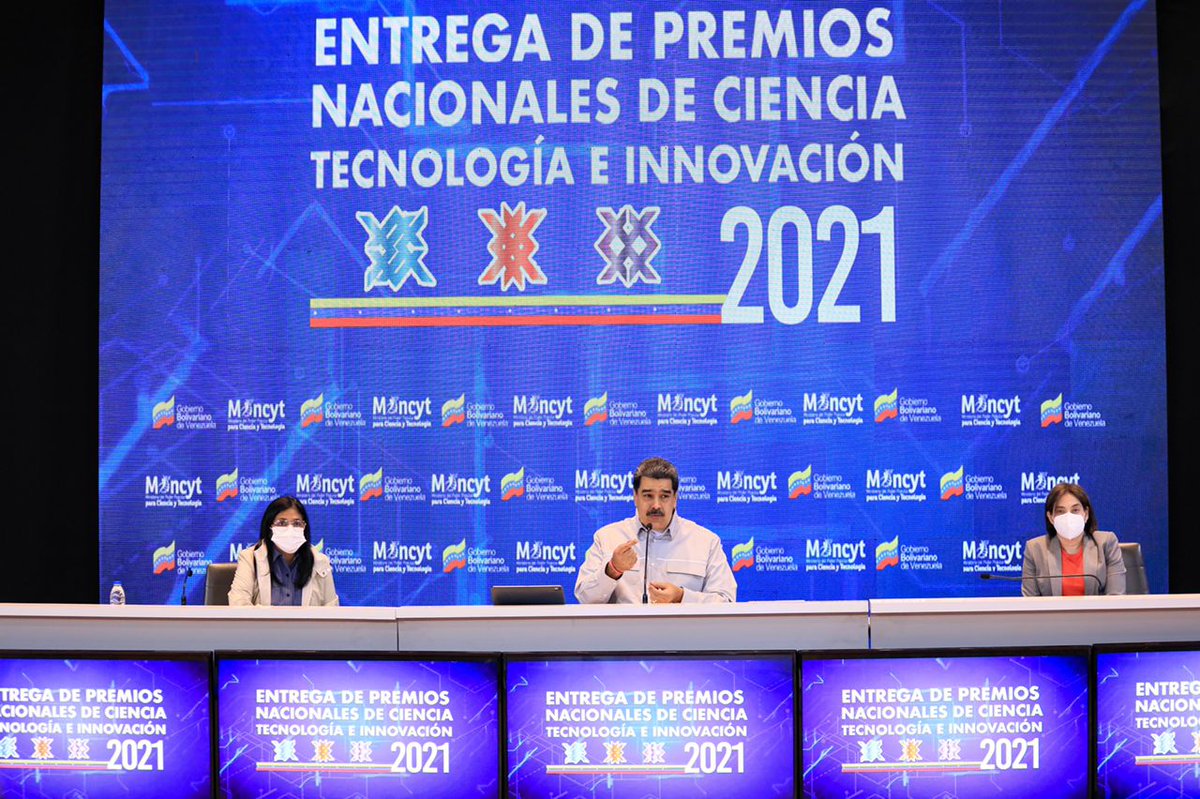 NicolasMaduro's tweet photo. Qué felicidad poder asistir a la fiesta de la ciencia, la tecnología y la innovación de Venezuela. Mi mensaje de aliento, apoyo y admiración a las y los científicos e innovadores que paso a paso se integran al esfuerzo de construir un país grande y potencia. ¡Sí Podemos! https://t.co/BaXR0Awjzk