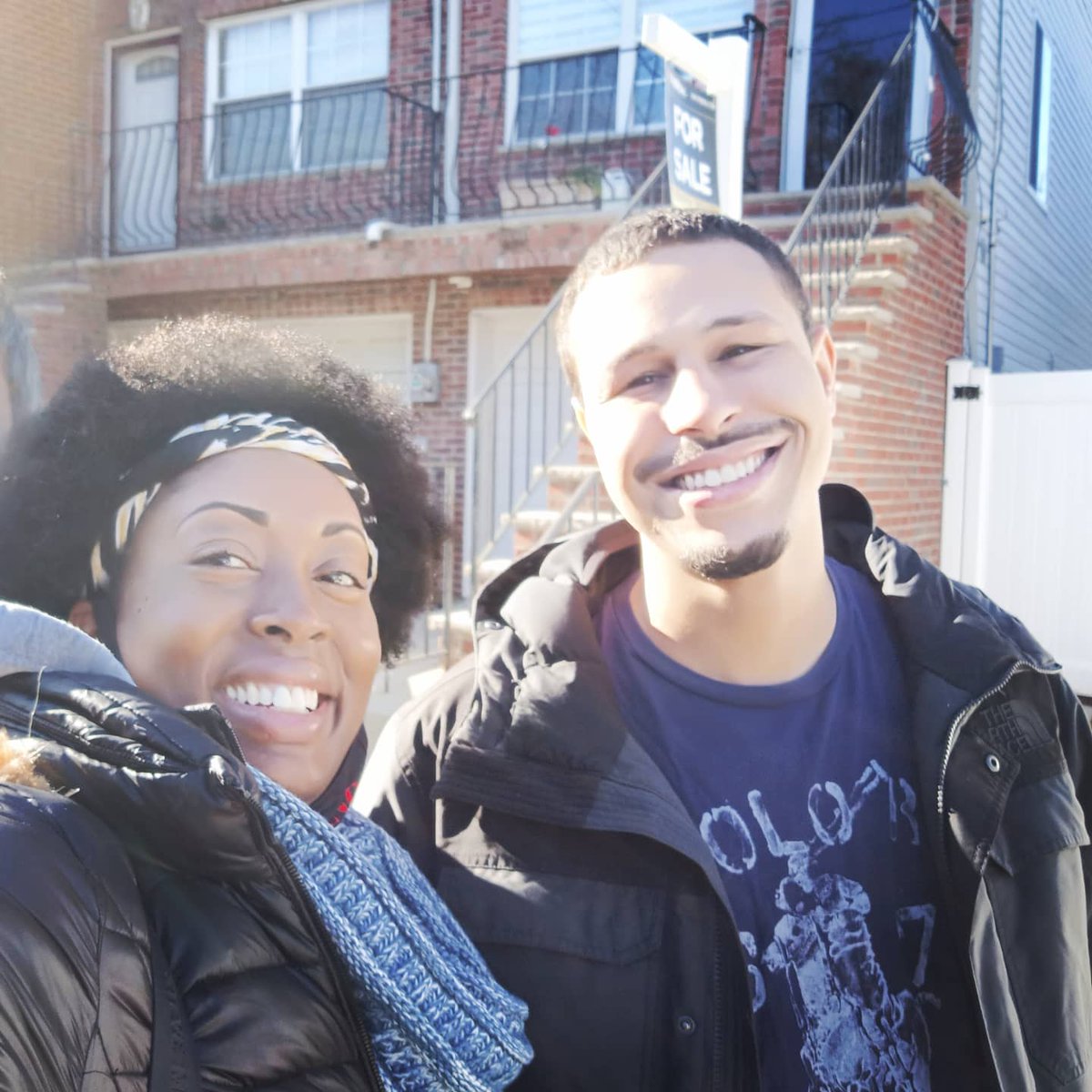 Realtortricia1's tweet photo. 😁Big Smiles All Around😁 
#ILoveMyClients💗 #AHomeForTheHolidays🏡
So extremely happy 4 my client. U deserve being in your new home with your family 4 d holidays. It was an absolute joy going through your home buying journey with u hand in hand all the way. @Realtortricia1 https://t.co/1nKzc3LwXw