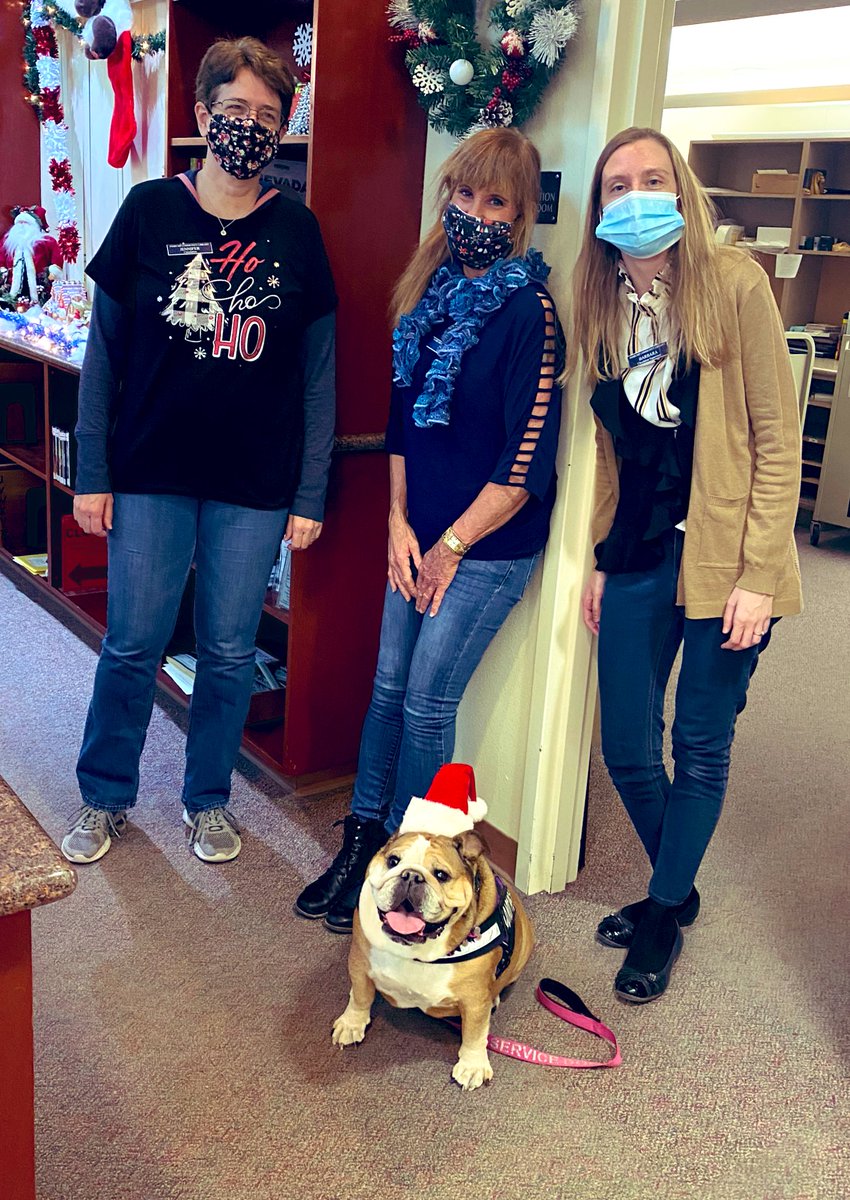 MugsyNMoxies's tweet photo. Pizza luncheon for the Pahrump Library staff and Pebbles spreading Christmas joy! @GingersnapsPa @VoteFiore @ https://t.co/qOJFE26MOR