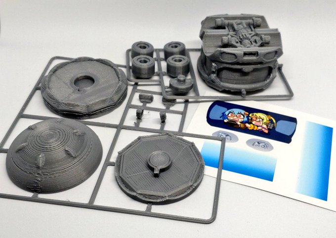 プラモ作りたいから0から作った
駄菓子プラモ感あって良い… 