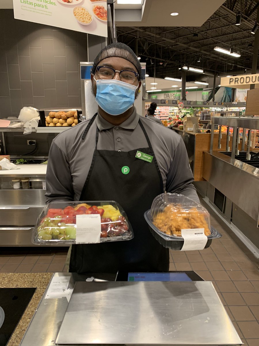 SunnyMIA305's tweet photo. @Publix Special thanks to George of store 1699 in Miramar, FL for going above and beyond to help me get snacks for my Home Office Christmas Party! https://t.co/GUMdc1uk63