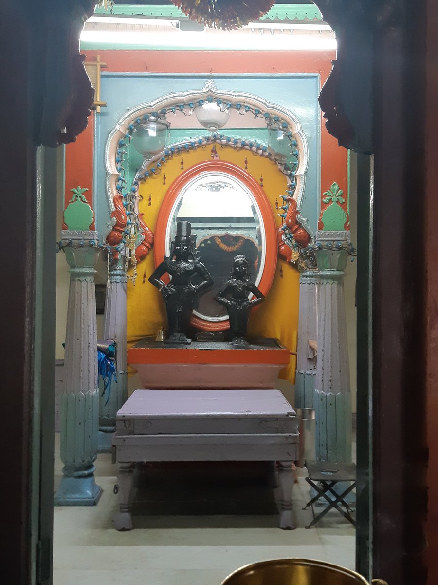 GodboleSandeep's tweet image. #UnusualNames - उपाशी विठोबा (Fasting Vithoba) is a 200 year old temple at Sadashiv Peth #Pune nr Bharat Natya Mandir.  The interirors retain the old era look. Early owners of the temple fasted as devotional service hence the name. #KnowPune #heritage