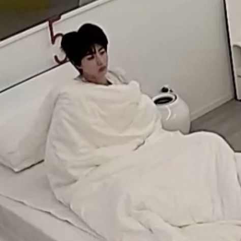 smol sunghoon on your tl because i miss him