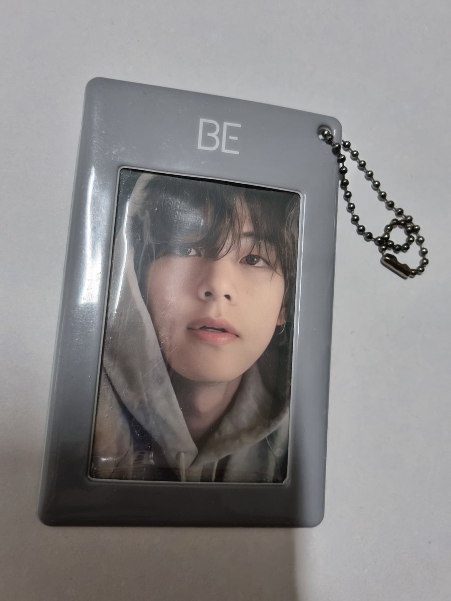 mikrokosmos0405's tweet photo. #OOTD #POTD 말고 #PCOTD
Photo Card Of The Day

셋 사이에서 고민하다가 홀더색에 맞춰 결정.ᐟ 호랑이인지 곰돌이인지 당최 모르겠는 이 남성과 길을 떠나니 아침부터 막 설레는 것이죠 🐯🐻

#태형아우리모두너를사랑해 
#태형아_27번째_생일축하해 https://t.co/V21RxKlZCL