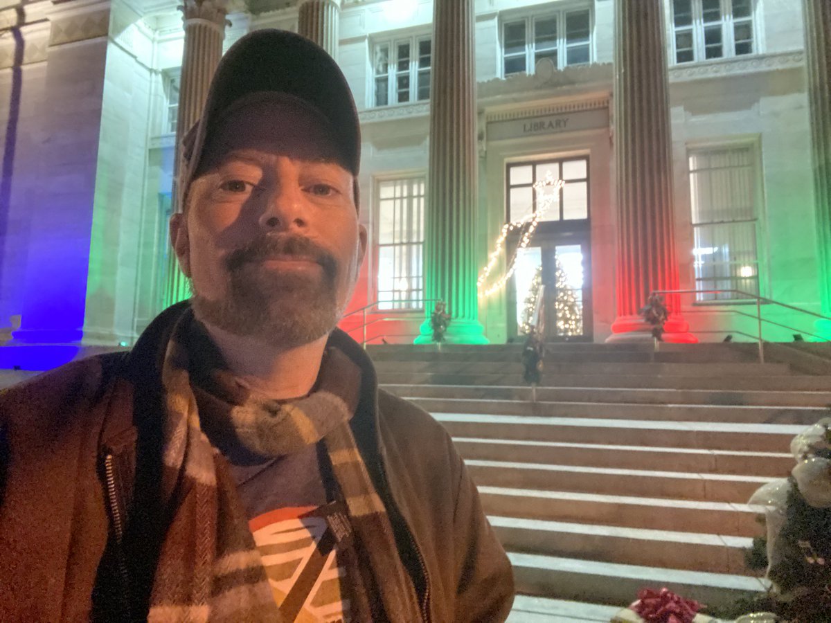 Hollywood_Ken's tweet photo. I was only in Nashville for 4 days, but it’s funny how much I actually missed this small little town. Not enuff 2 want 2 live here all my days, but enuff 2 be happy 2B back & see all our lovely Christmas decorations making the town so charming & quaint! #DestinationGettysburg https://t.co/bBu11hCPGb