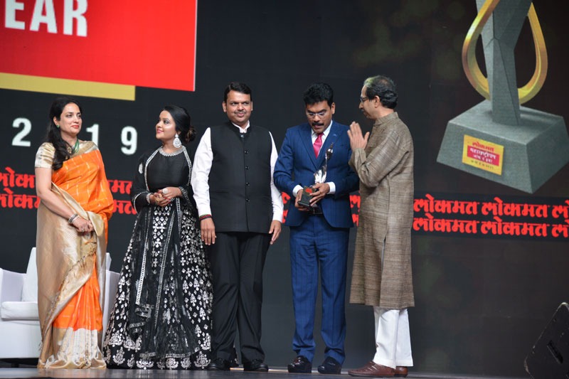 dayanandnene's tweet image. @OfficeofUT @Dev_Fadnavis :Sir, be careful when you attend functions & give awards.This man #RajeshKhanwilkar is a big fraud. Has duped my friend #RajeshSingh of 15 cr. May be many people more via Ponzi schemes.
Such awards are fake & sold to people for lakhs..2
@ThaneCityPolice