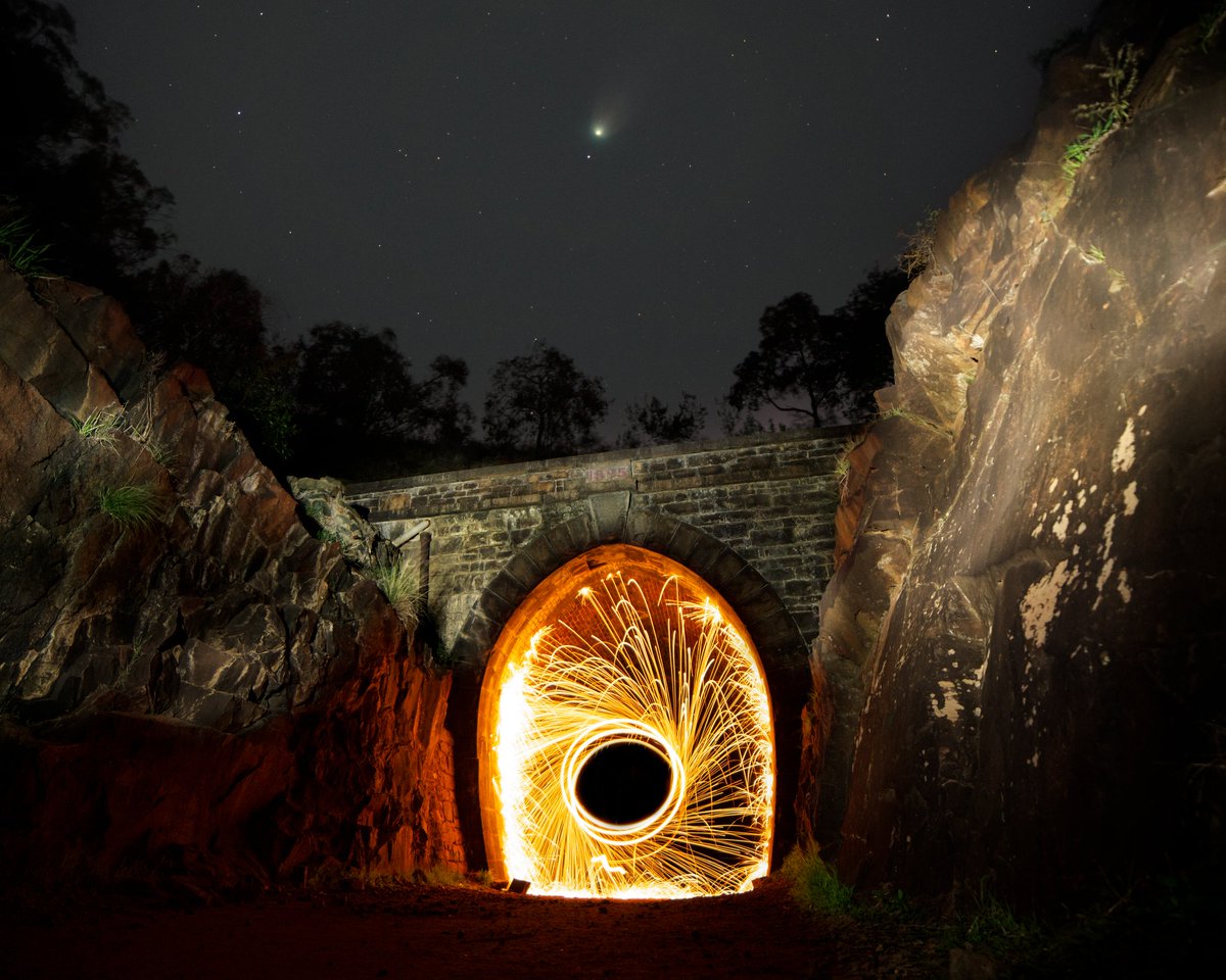 TheBrownReaper's tweet photo. Comet Leonard over the old Swanview tunnel in Western Australia 
#CometLeonard #Astrophotography #Perth #C2021A1 #wodle https://t.co/vdCkItPWUa