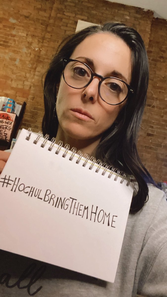 I live & work in Manhattan. As a public defender and New Yorker, I'm calling on @GovKathyHochul to bring our fellow New Yorkers home this holiday season and beyond. 

Reunite families. Save lives. End mass incarceration. 

Governor, please grant #ClemencyNOW! #HochulBringThemHome