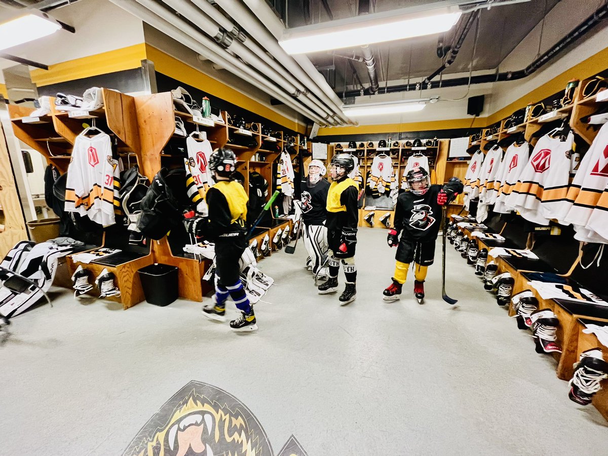 Shout out to Mason T and the  <a href="/RochesterGrizz/">Rochester Grizzlies</a> of the <a href="/NA3HL/">NA3HL</a> for the tour of their room and helping out at practice. The boys were pretty impressed. #blackplague #squirties #ryha #beabillet #dontsteponthelogo #kangeroocourtisbetterthanpushups