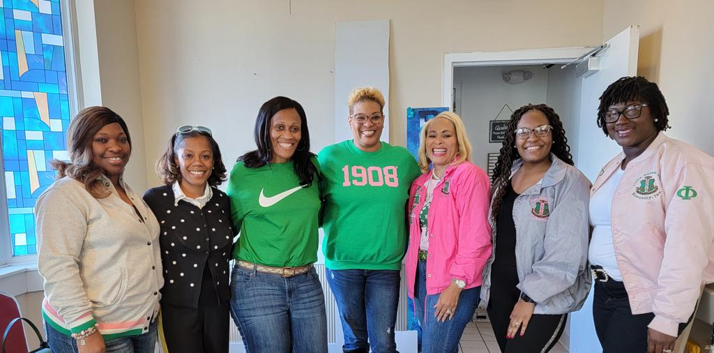 AngelaFitzpatr3's tweet image. Today was a great Pink and Green Day!! #singleletterchapter #ILoveMyHBCU #singleletterchapter #pearlofthesouth 97 years of service...Phi Chapter