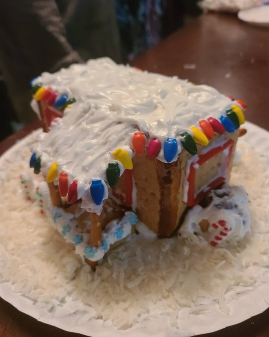 I made a gingerbread trailer today 🎄 https://t.co/fqIR2hZYWS<a href="/tag/newprofilepic"class="tags"><span>#newprofilepic</span></a>