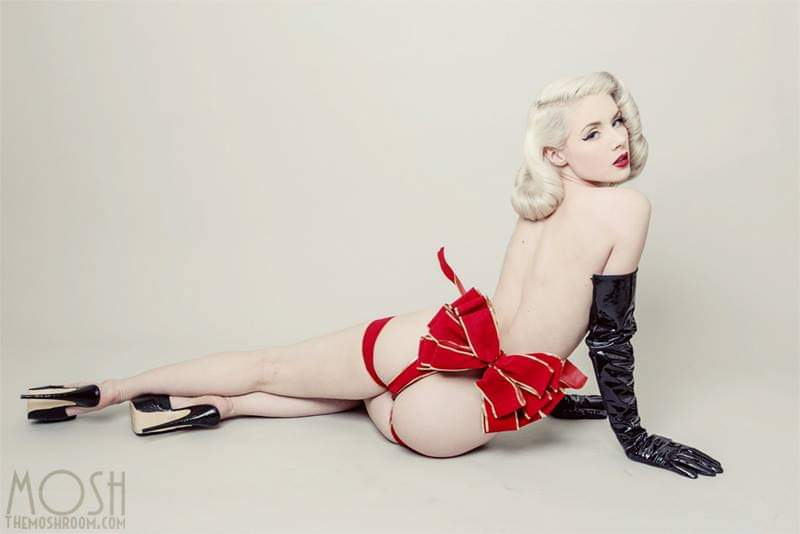 BazoomBurlesque tweet media