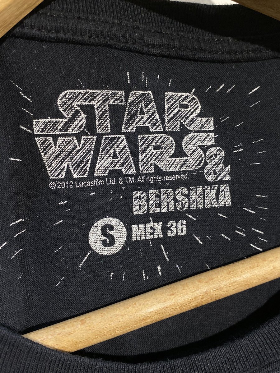 Shaddathrifting's tweet photo. Star Wars Darth Vader 🎤

Size: S 

Very rare 🤩

Good condition 💫

Price: 7000 SDG ( Free delivery )🚀
#starwars #starwarsshirt https://t.co/RFHQ2DDBoI