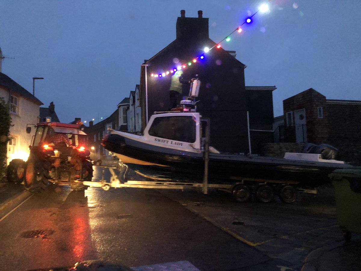 Traffic was hellish getting to work this morning. <a href="/BBCCornwall/">BBC Cornwall</a>  <a href="/visitIOS/">Isles of Scilly</a> #scilly #boating #islandlife