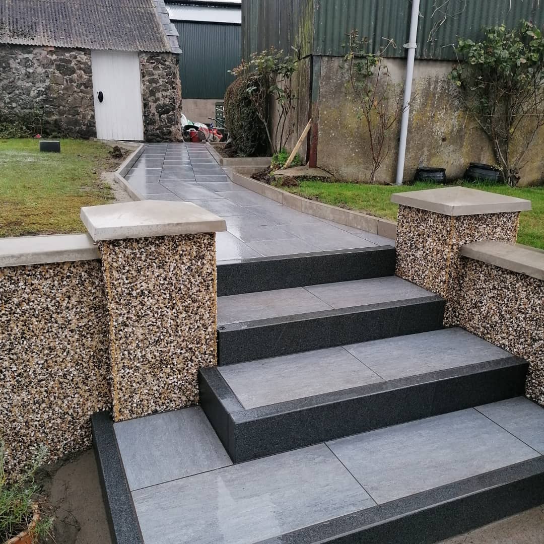 StevenMcneilly's tweet photo. Hi everyone

Our latest porcelain job completed

Italian porcelain
With charcoal granite kerbs

#steps #newbuild #groundwork #builttolast #porcelain #patio #landscaper https://t.co/UYzlW40q0X
